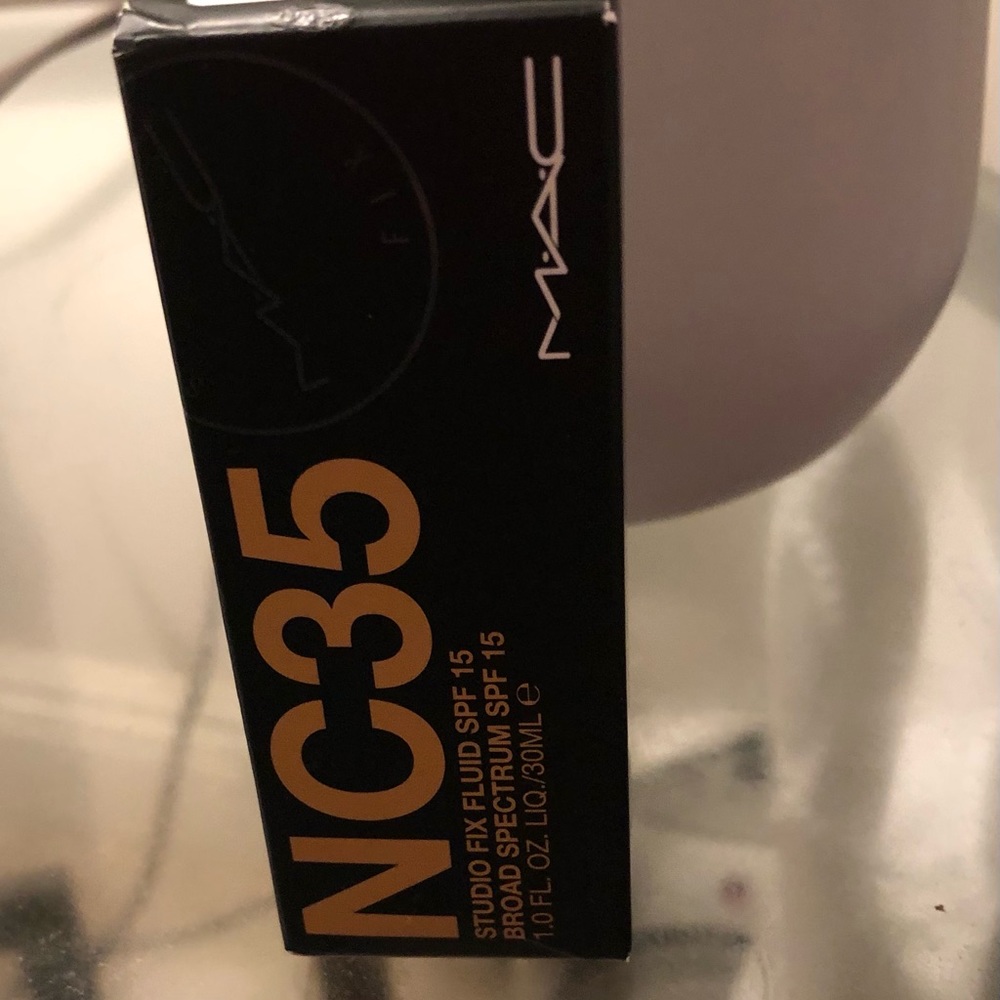 113-MAC STUDIO FIX FLUID NC 35 - Picture 4 of 4